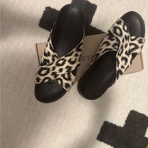 Rothy's Black and Cream Patterned Sandals